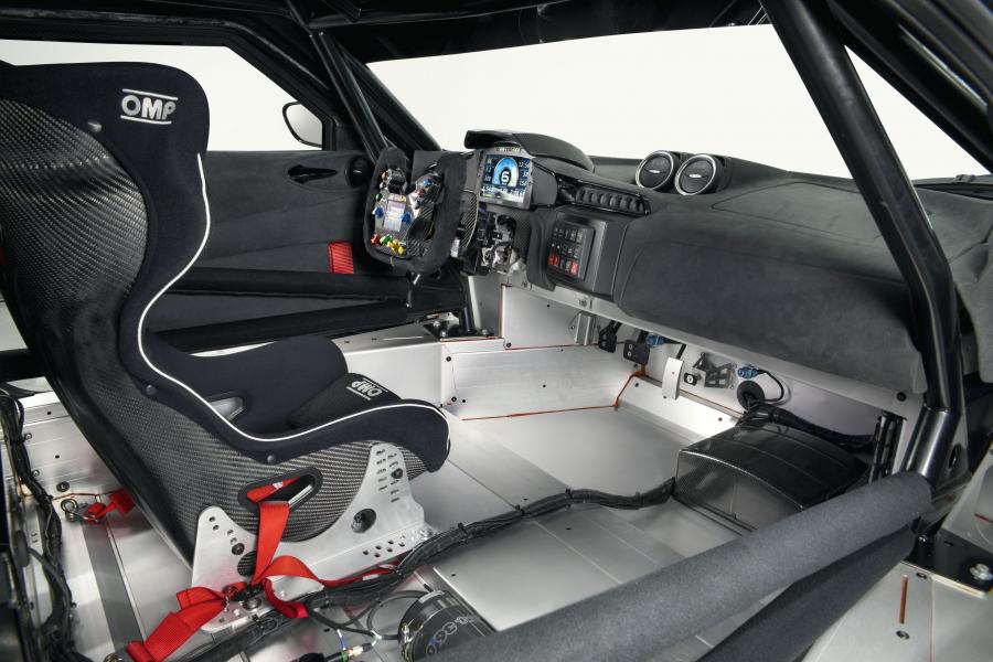 Интерьер Lotus Evora GT4 Concept 2019 года  (фото 23 из 30)